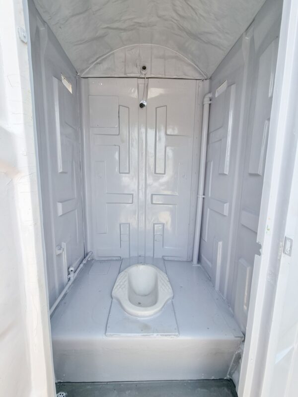 ห้องน้ำให้เช่า squat toilet นั่งยอง มีถังเก็บในตัว M081