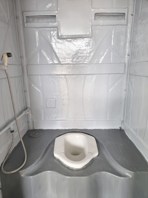 ห้องน้ำให้เช่า squat toilet นั่งยอง มีถังเก็บในตัว m07-2